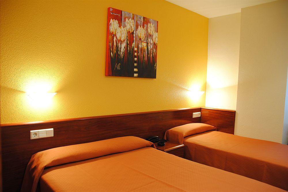 Hotel Playa Poniente Хіхон Екстер'єр фото