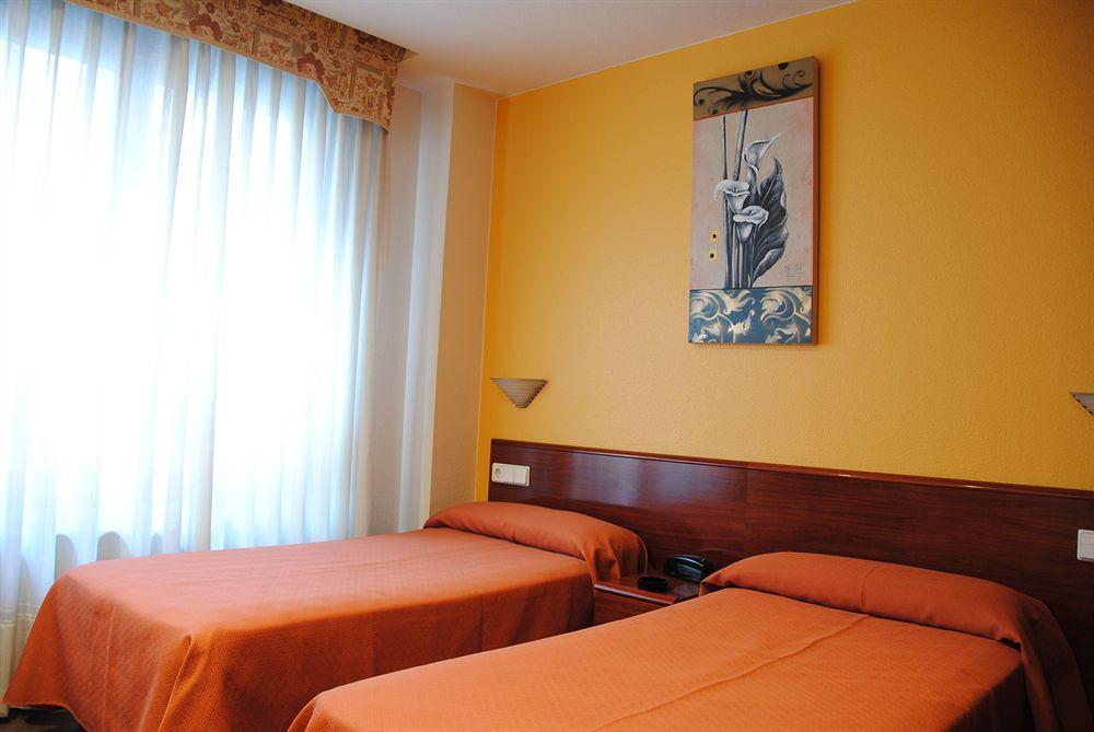 Hotel Playa Poniente Хіхон Екстер'єр фото
