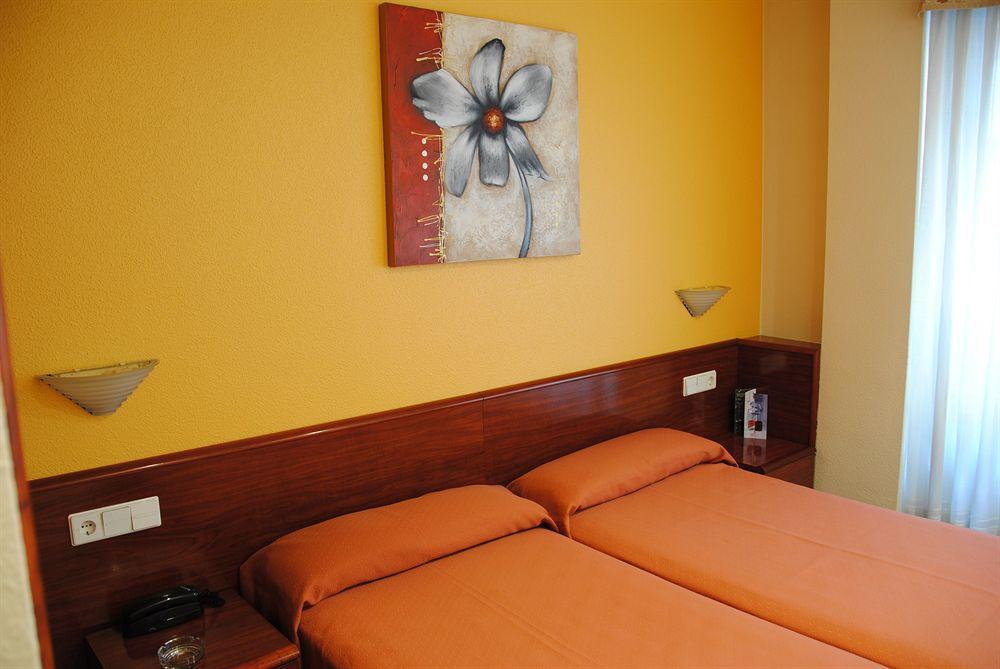 Hotel Playa Poniente Хіхон Екстер'єр фото