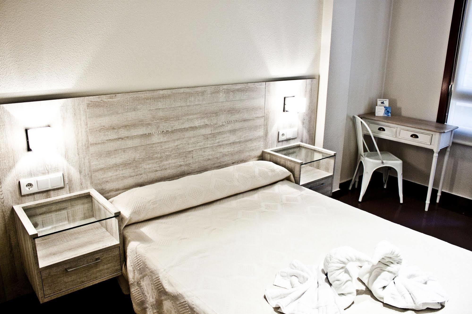 Hotel Playa Poniente Хіхон Екстер'єр фото